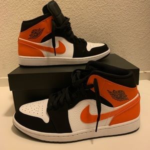 PRE-LOVED 🥵 JORDAN 1 MID 🧡🖤